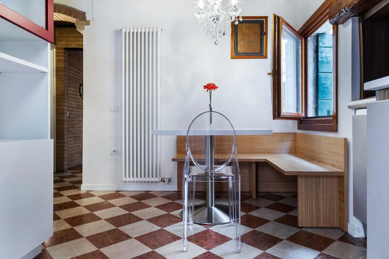 Antico Caminetto Alla Biennale Velence 0*,  Olaszország