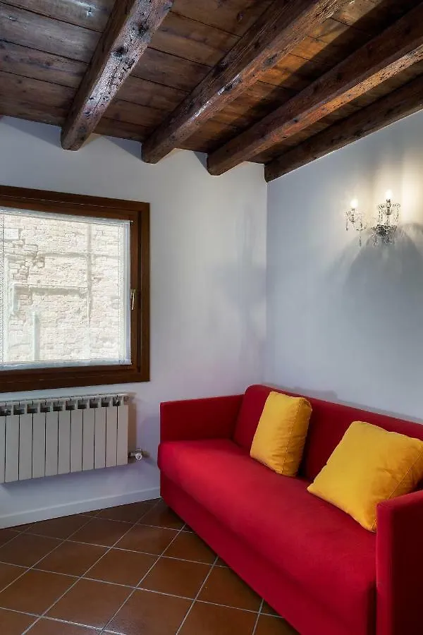 Antico Caminetto Alla Biennale Venecia 0*,  Italia